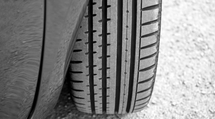Contrôle continu des pneus, les conseils d'entretien automobile de KIA à Reims