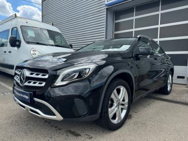 Voir le détail de l'offre de cette MERCEDES-BENZ GLA 180 122ch Sensation 7G-DCT Euro6d-T de 2019 en vente à partir de 338.44 €  / mois