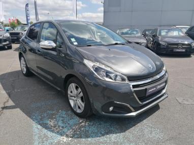 Voir le détail de l'offre de cette PEUGEOT 208 1.2 PureTech 82ch Style 5p de 2017 en vente à partir de 151.28 €  / mois