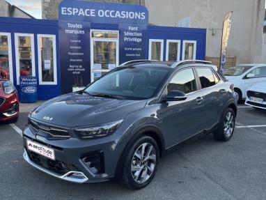 Voir le détail de l'offre de cette KIA Stonic 1.0 T-GDi 120ch MHEV GT Line Premium iBVM6 de 2022 en vente à partir de 285.74 €  / mois