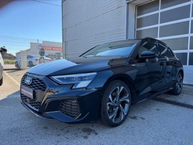 Voir le détail de l'offre de cette AUDI A3 Sportback 35 TFSI 150ch Mild Hybrid S line S tronic 7 de 2021 en vente à partir de 441.8 €  / mois