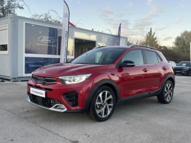 Voir le détail de l'offre de cette KIA Stonic 1.0 T-GDi 120ch MHEV GT Line DCT7 de 2021 en vente à partir de 194.16 €  / mois