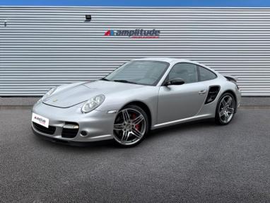 Voir le détail de l'offre de cette PORSCHE 911 Coupe Turbo TipTronic S de 2006 en vente à partir de 64 999 € 